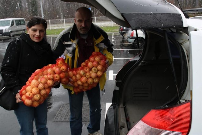 Podjela prehrambenih paketa Caritasa Varaždinske biskupije višečlanim obiteljima 
